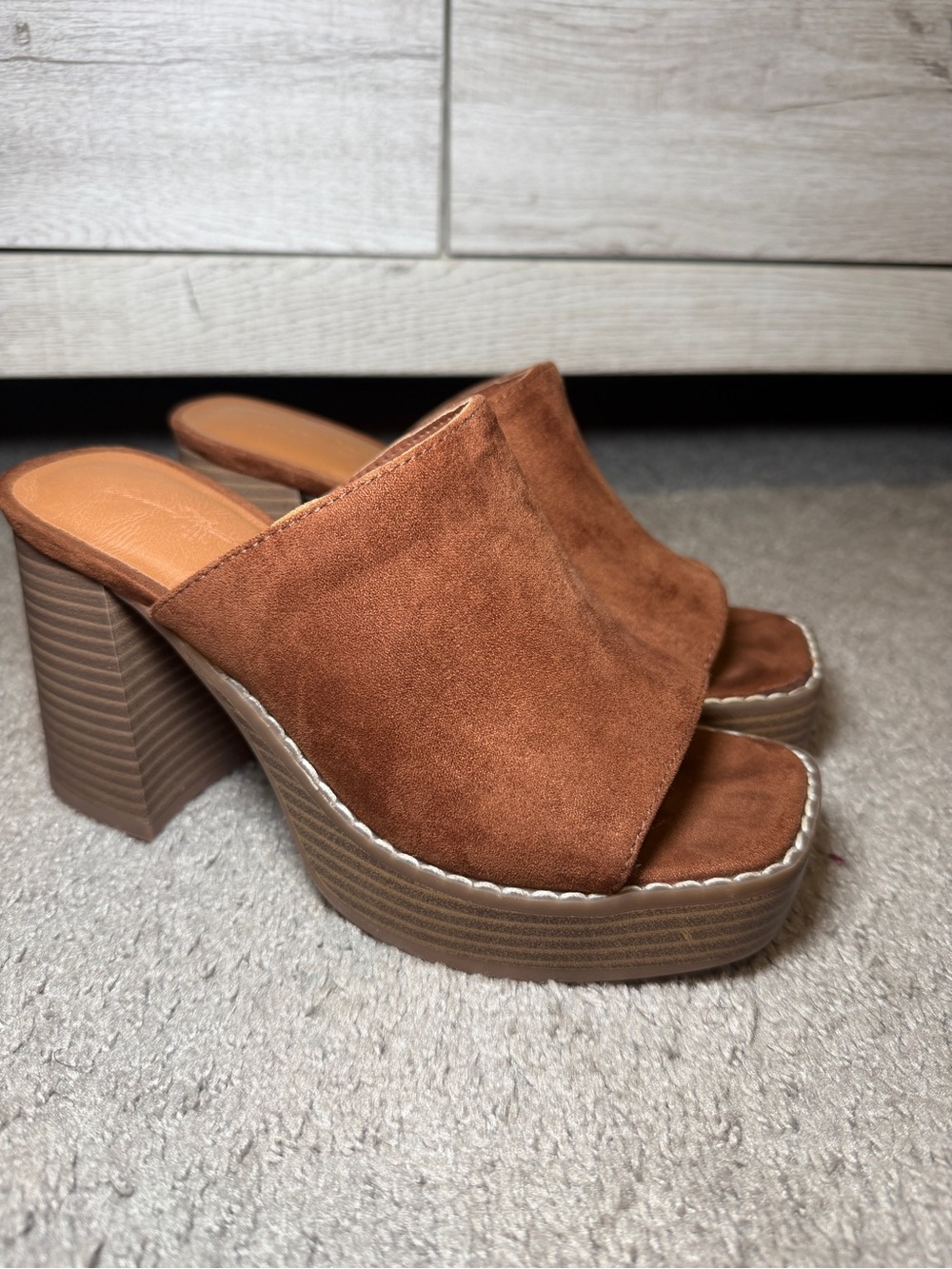 Universal Thread Suede Platform Mule Heels in Chestnut Brown